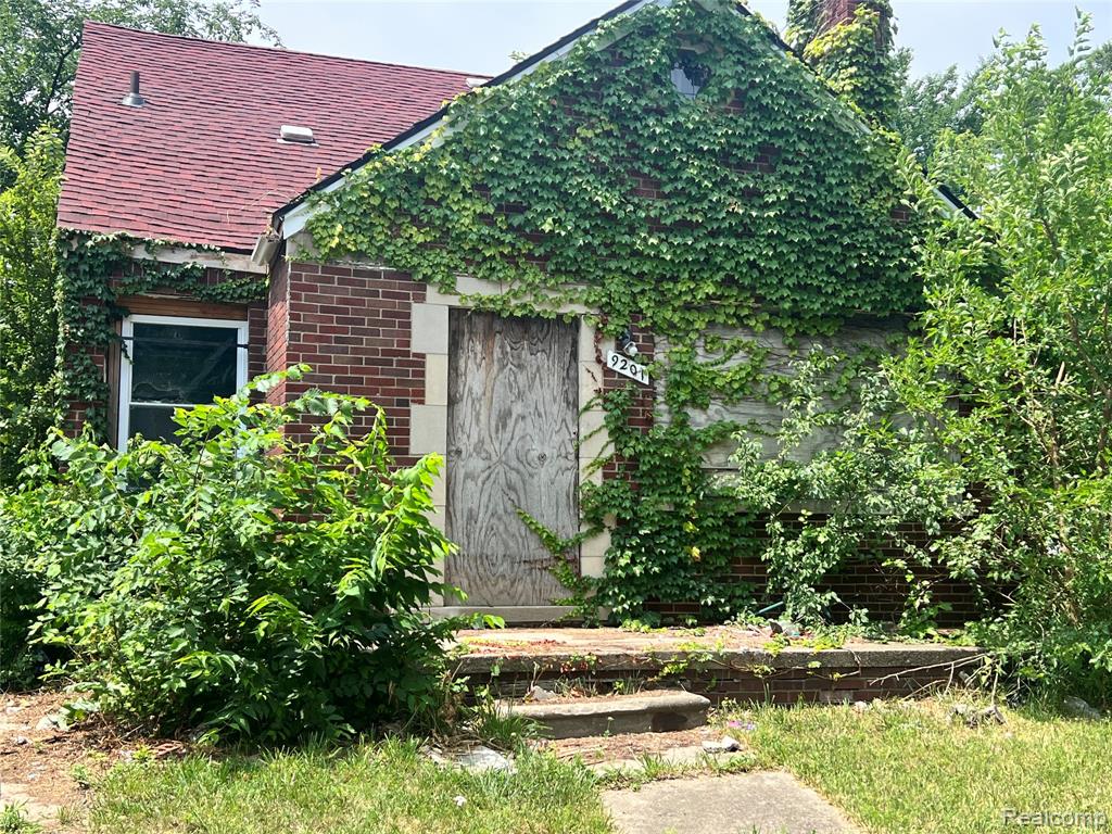 9201 Manistique Street
