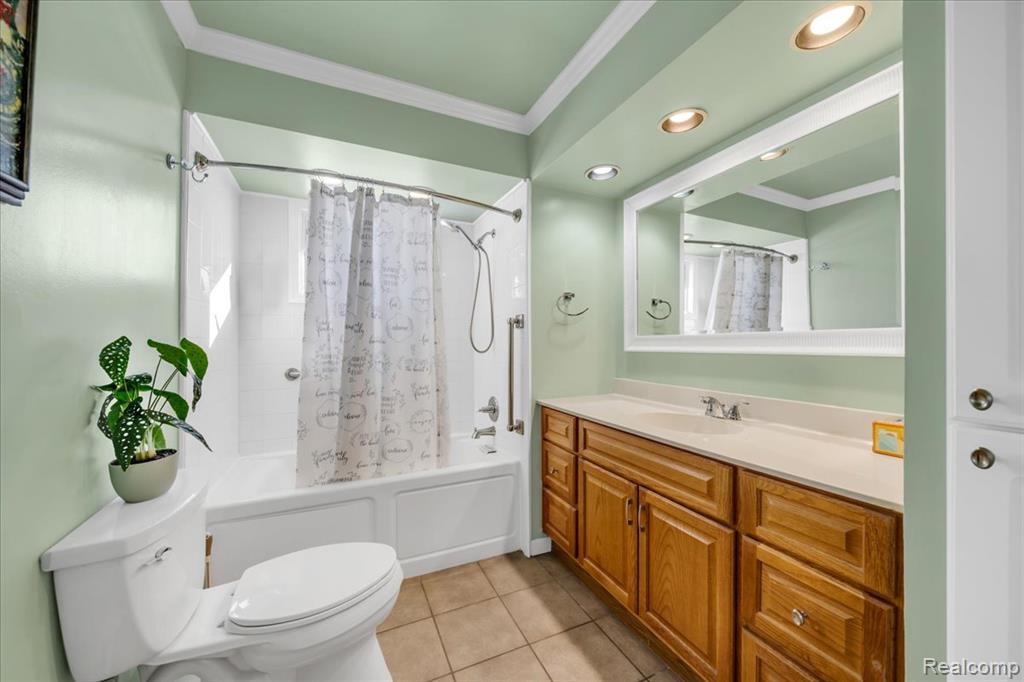 9169 Graytrax Road, Grand Blanc, MI 48439 — Photo 14