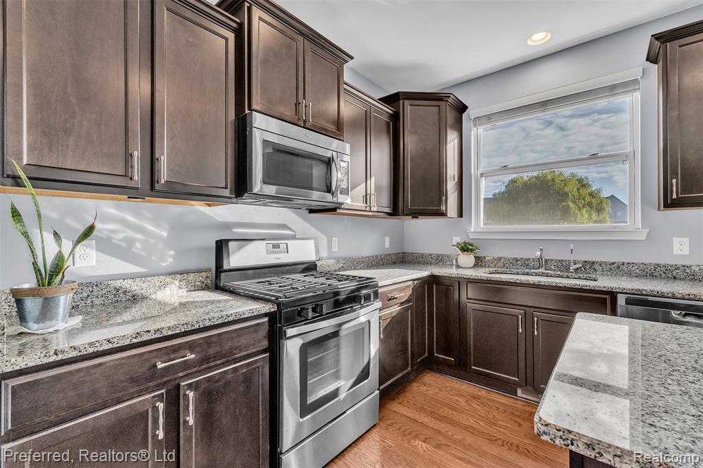 28430 Oakmonte Circle E, New Hudson, MI 48165 — Photo 29