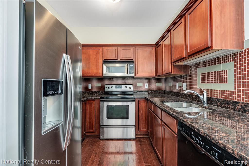 41582 Hamlet Lane, 68, Novi, MI — Photo 11