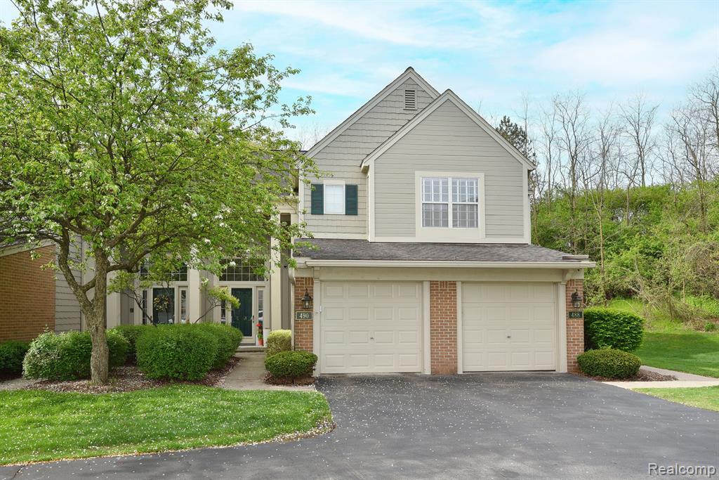 490 NEWBURNE POINTE, Bloomfield Hills, MI 48304 — front exterior