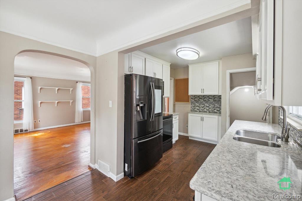 9628 Cavell Street, Livonia, MI 48150 — Photo 13