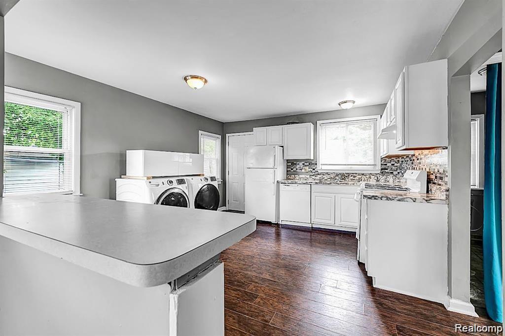 8676 Robindale Avenue, Dearborn Heights, MI 48127 — Photo 17