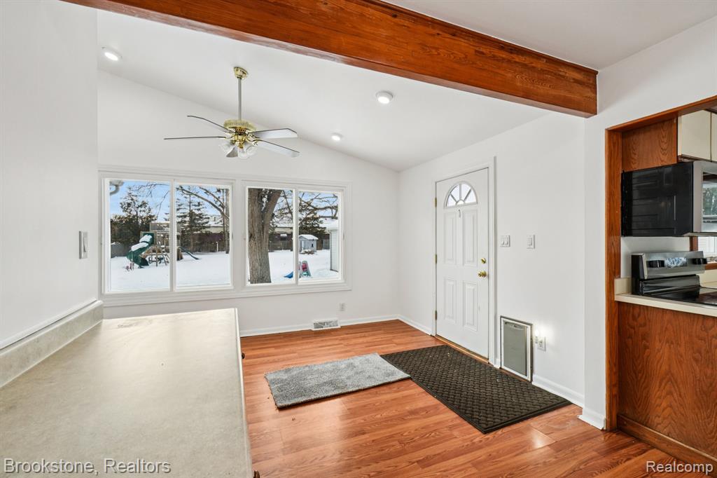 5729 Graves Street, Waterford, MI 48327 — Photo 9