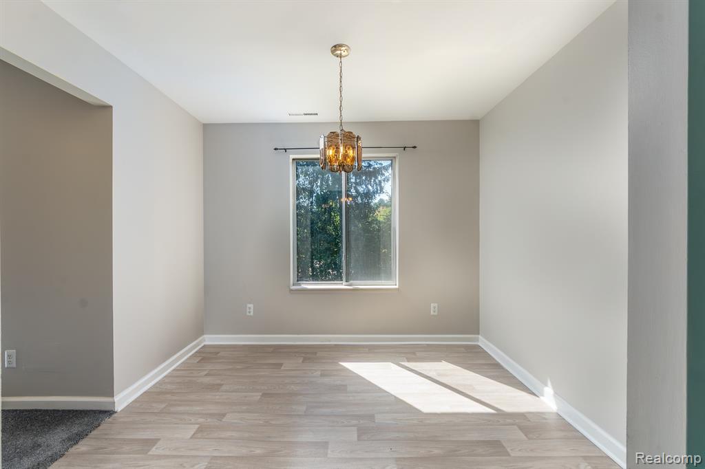 505 W Highland Road, Howell, MI 48843 — Photo 7