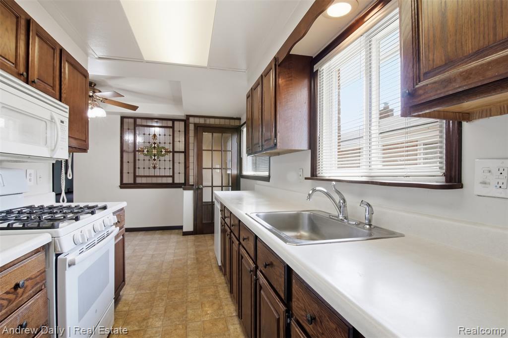 8460 Nightingale Street, Dearborn Heights, MI 48127 — Photo 5