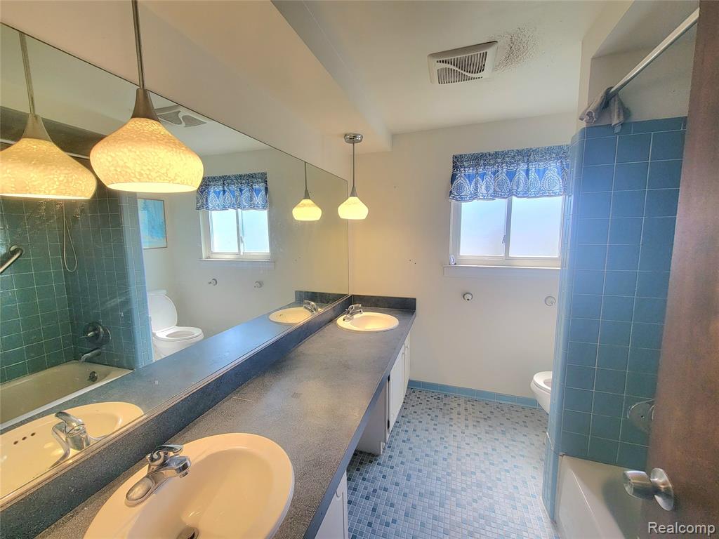 3458 Common Road, Warren, MI 48092 — Photo 17