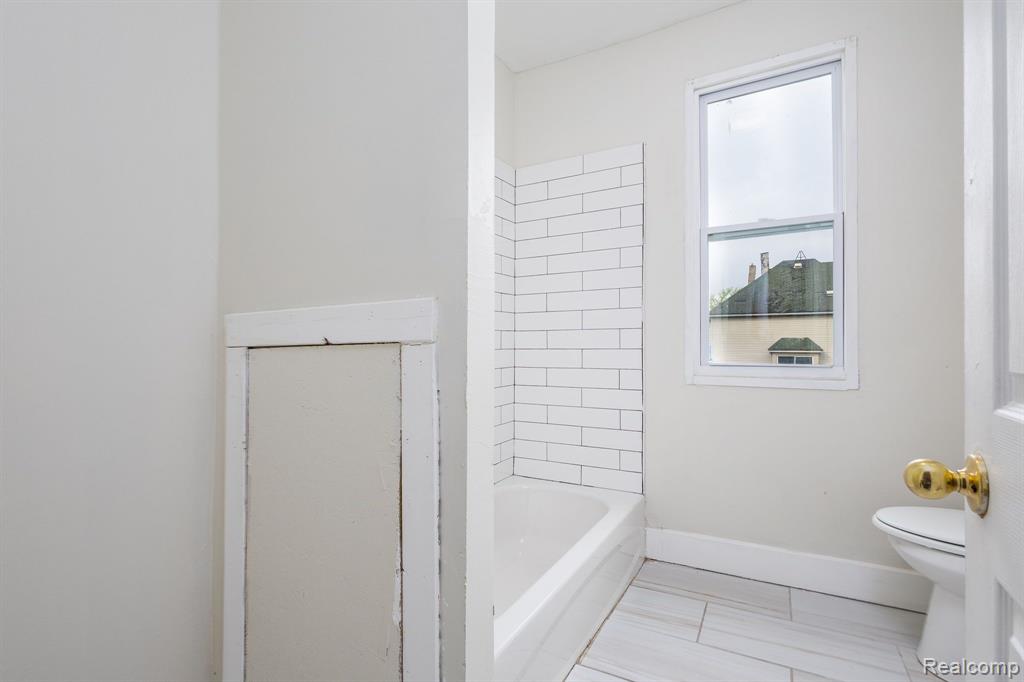 574 MELBOURNE Street, Detroit, MI 48202 — Photo 8
