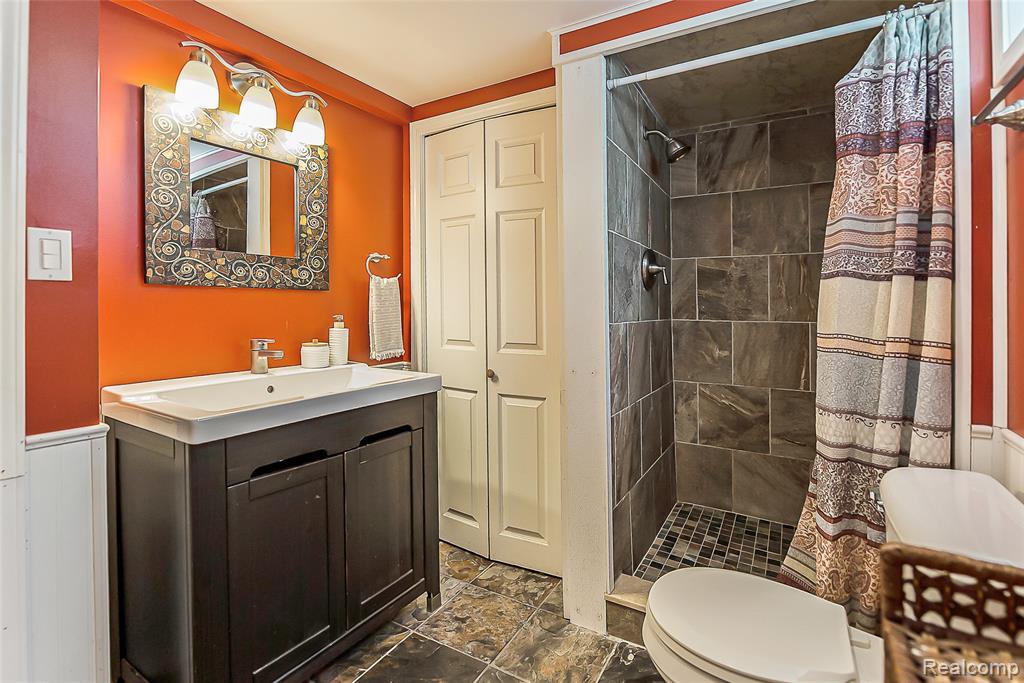 417 Helene Avenue, Royal Oak, MI 48067 — Photo 31