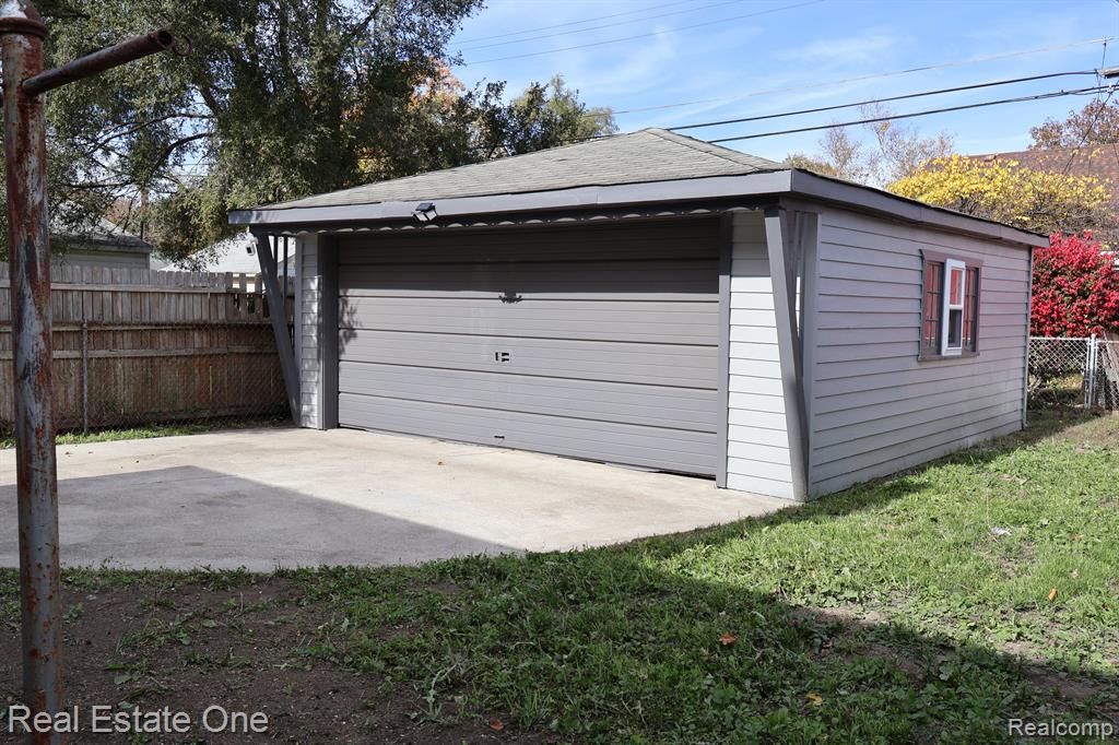 916 STEWART Avenue, Lincoln Park, MI 48146 — Photo 38