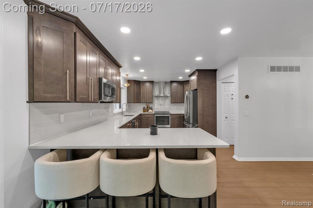 6081 Beachwood Drive, West Bloomfield, MI 48324 — Photo 15