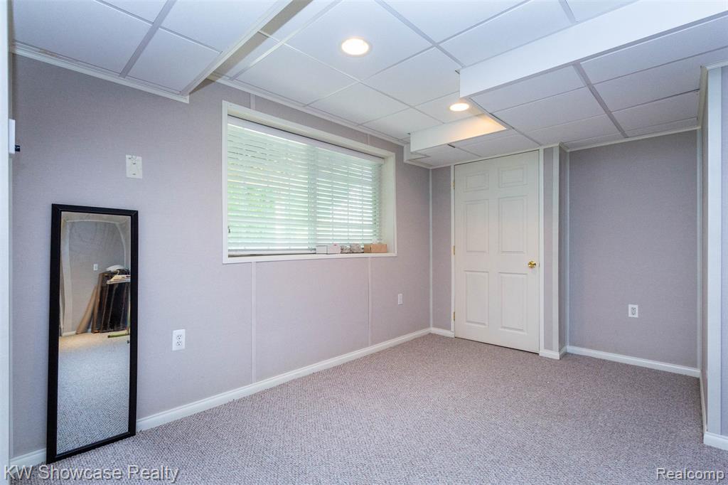 5726 Pinecroft Court, 44, Clawson, MI — Photo 30