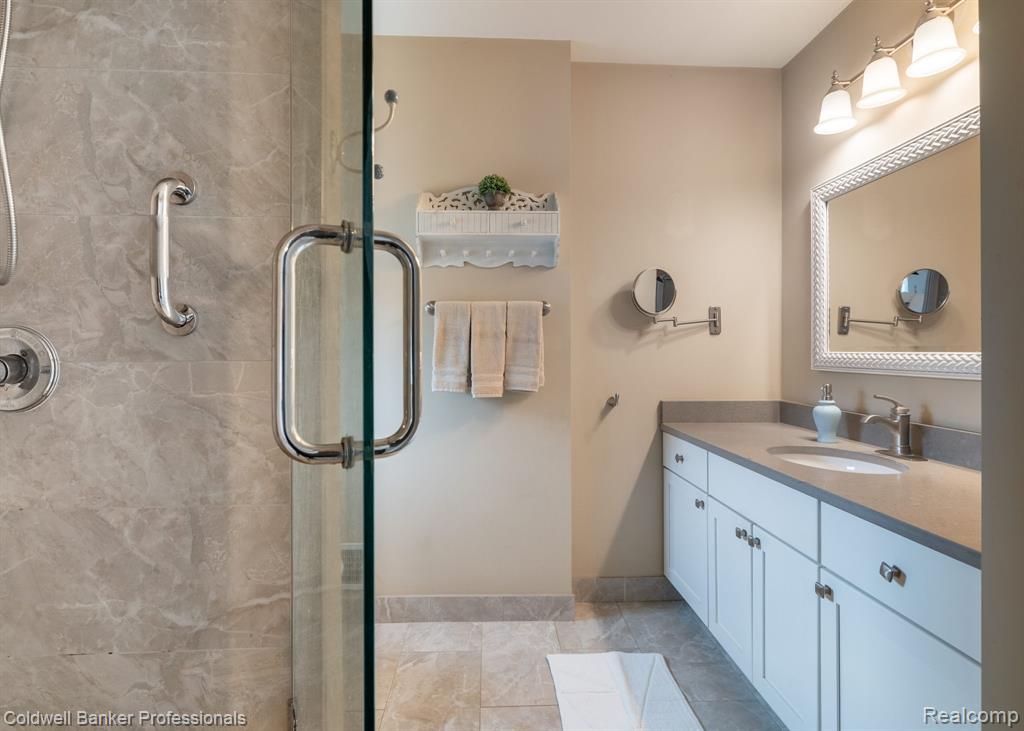 5656 Flagstaff Pines Dr, Shelby Twp, MI 48317 — Photo 13