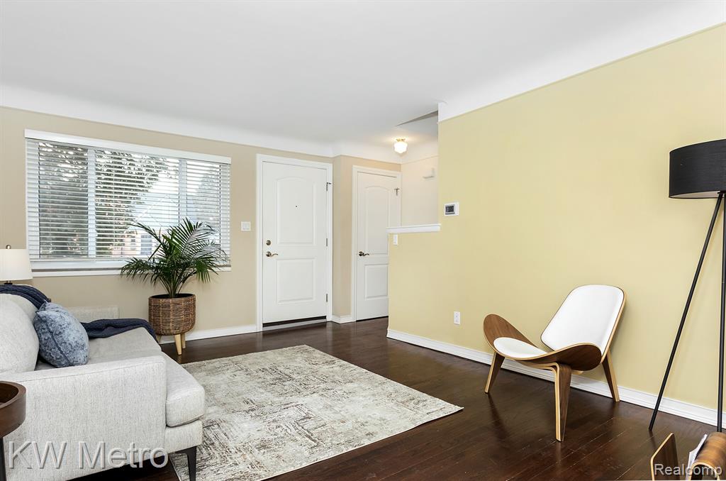 500 W HOUSTONIA Avenue, Royal Oak, MI 48073 — Photo 3
