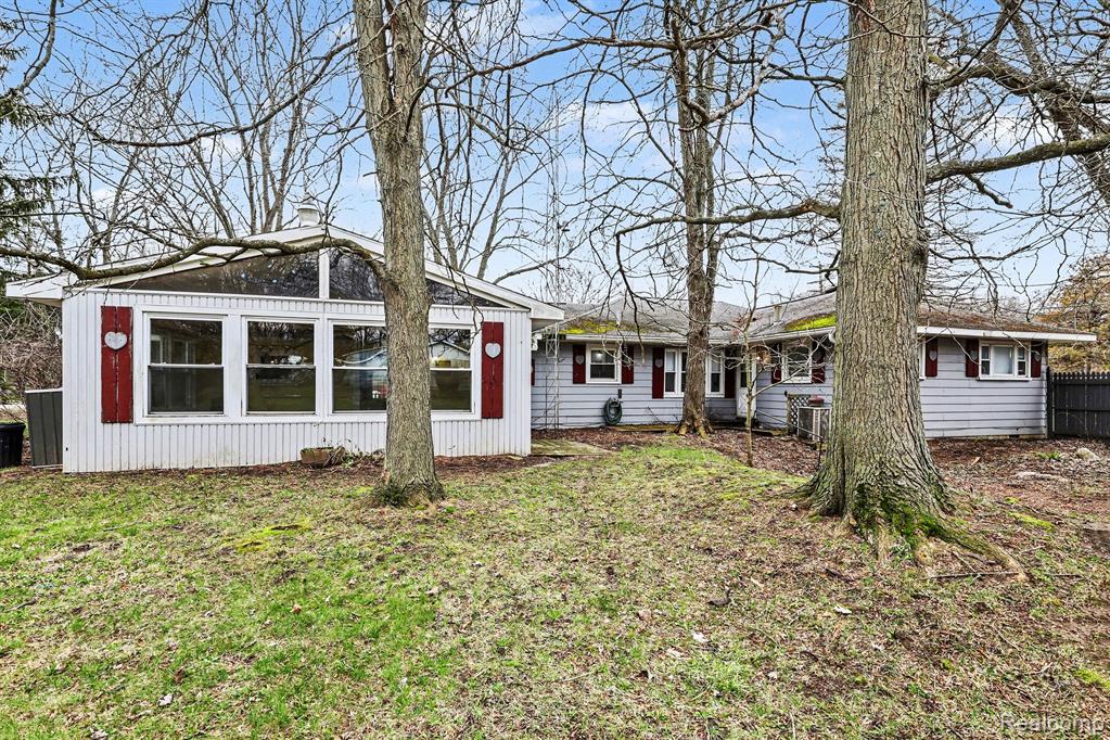 1260 Gilbert Street, Flint, MI 48532 — Photo 32