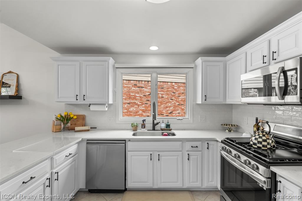 52542 Westcreek Drive, Macomb, MI 48042 — Photo 11