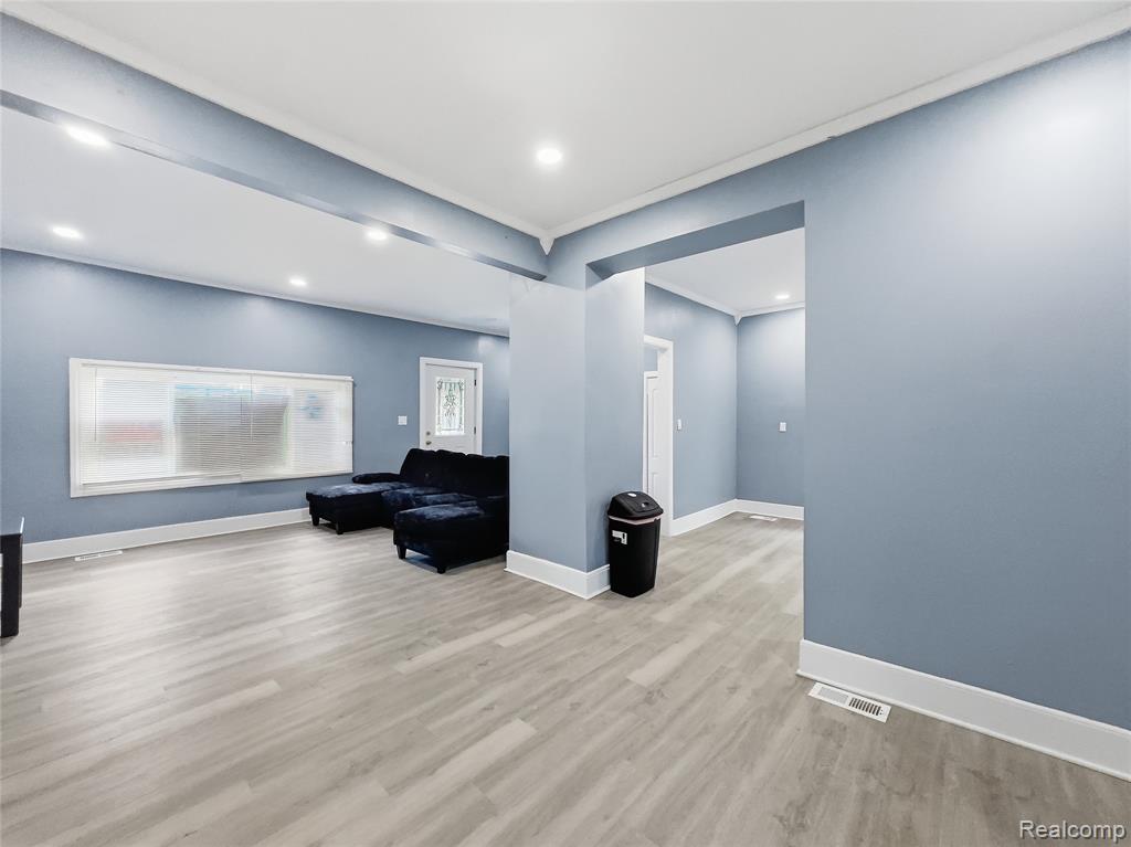 9325 E Warren Avenue, Detroit, MI 48214 — Photo 6