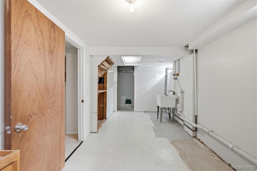 6414 Lanman Drive, Waterford, MI 48329 — Photo 19
