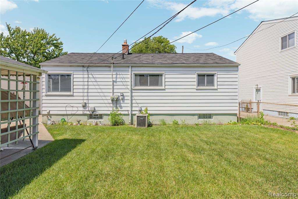 33441 Leona Street, Garden City, MI — Photo 39