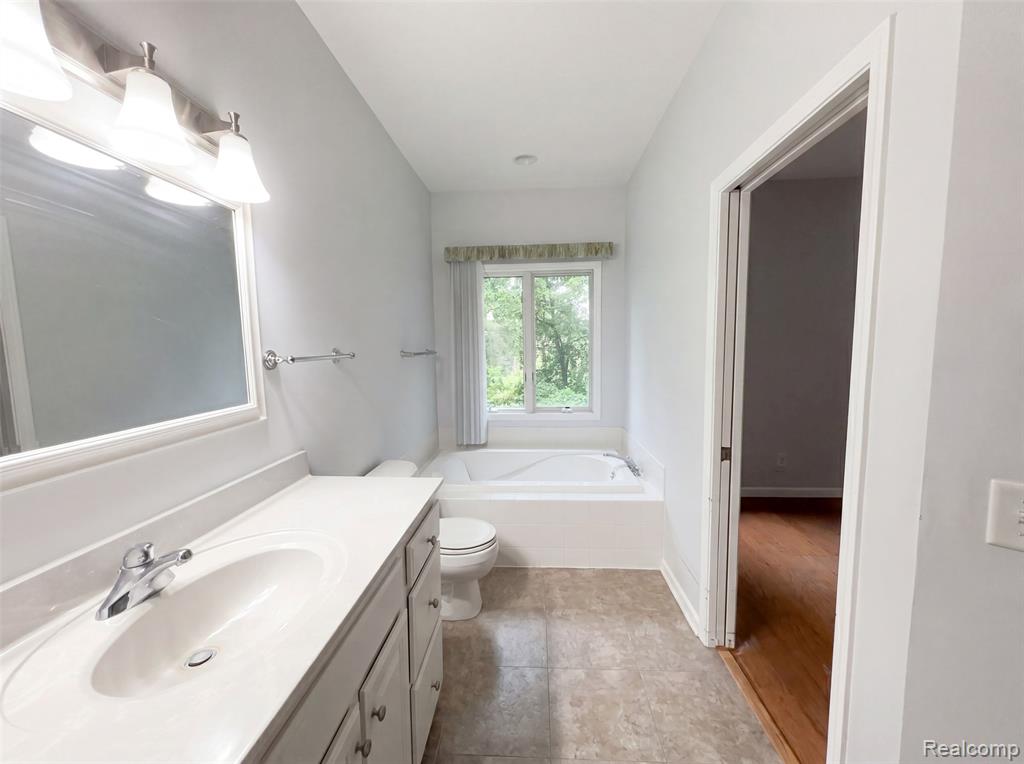 1102 Hawthorne, Greenville, MI 48838 — Photo 16