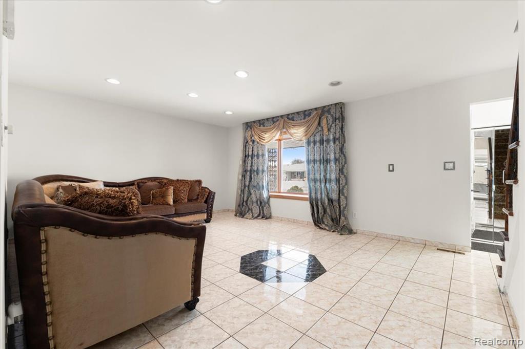 4226 Angeline Drive, Sterling Heights, MI 48310 — Photo 11