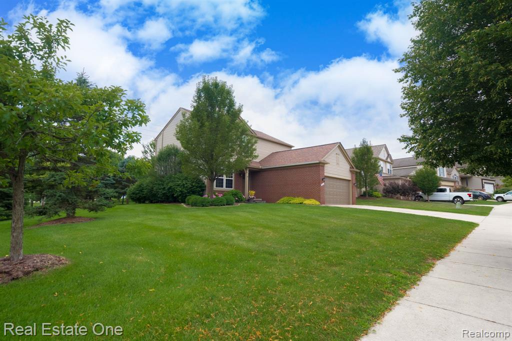 851 Deer Run Lake Road, Holly, MI 48442 — Photo 2