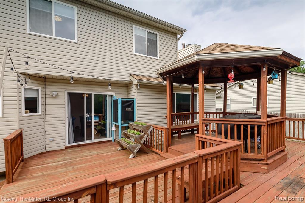 5861 MEADOWGREENE Drive, Waterford, MI 48327 — Photo 43