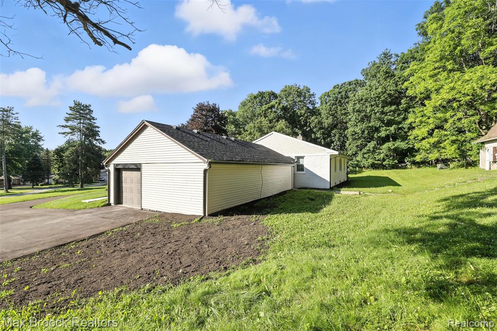 5561 Delmas Road, Clarkston, MI 48348 — Photo 51