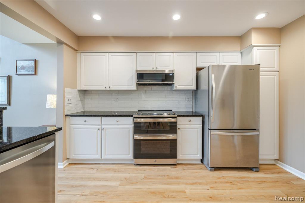 9892 Hawthorne Glen Drive, Grosse Ile, MI 48138 — Photo 9