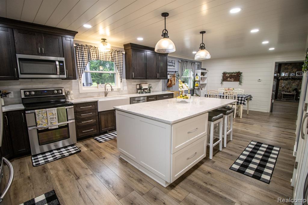 4585 Burt Road, Birch Run, MI 48415 — Photo 16