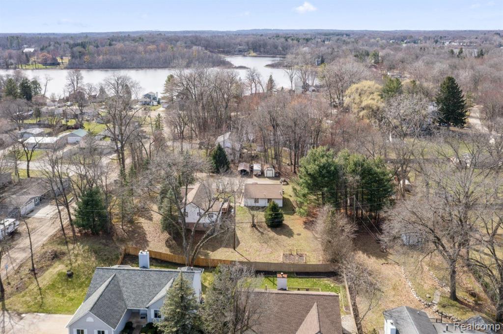 736 PINE TREE Road, Lake Orion, MI 48362 — Photo 23