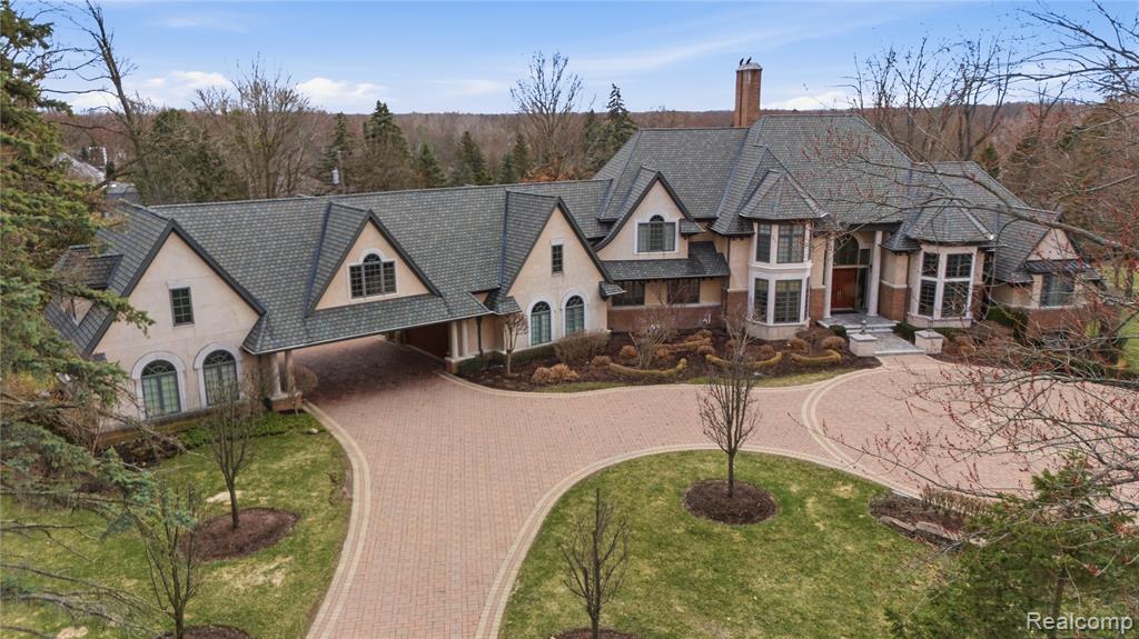 5230 Clarendon Crest Street, Bloomfield Hills, MI 48302 — front exterior
