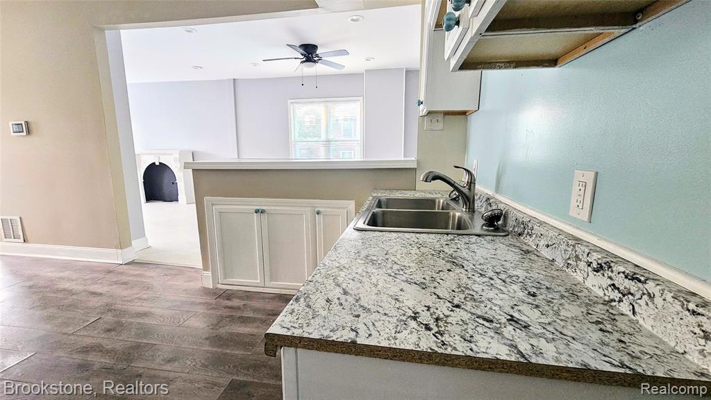 2520 Seyburn Street, Detroit, MI 48214 — Photo 12