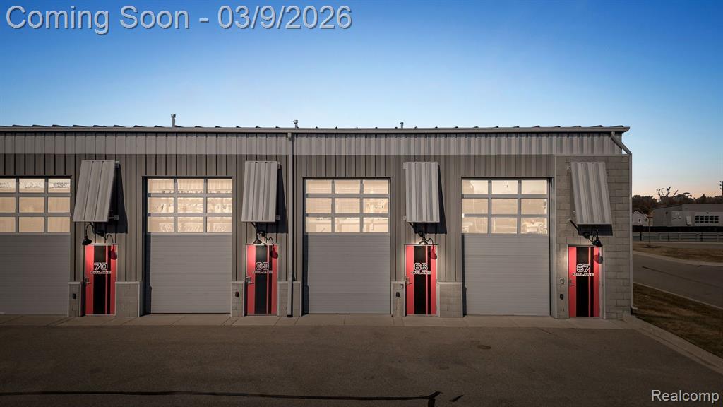 68 PIT Lane, Pontiac, MI 48341 — front exterior