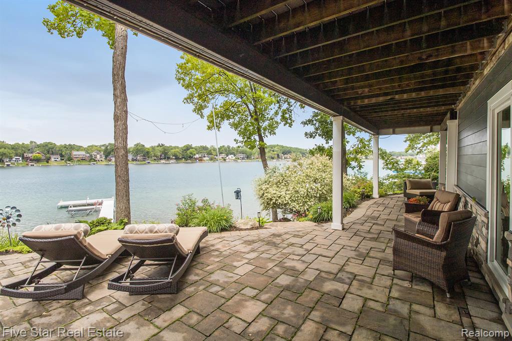 7025 Dandison Boulevard, West Bloomfield, MI 48324 — Photo 69