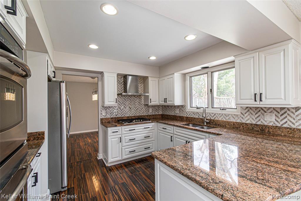 5700 Point Of The Woods Drive, West Bloomfield, MI 48324 — Photo 30