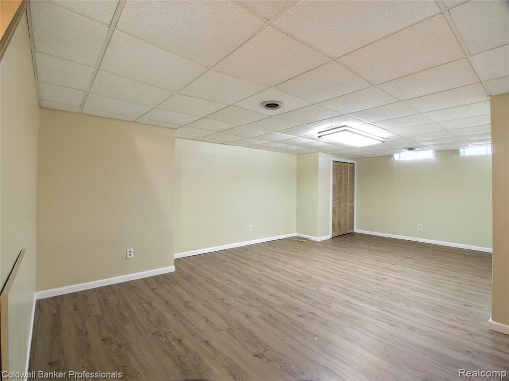 5728 Coach House Court, Waterford, MI 48327 — Photo 14