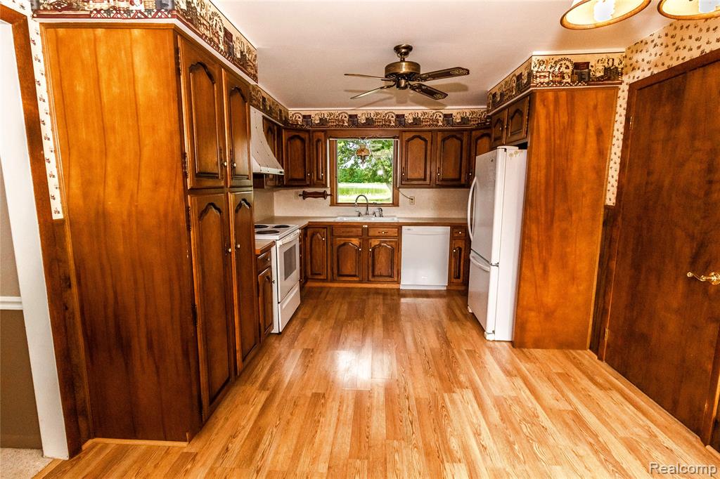 9197 Henderson Road, Otisville, MI 48463 — Photo 4