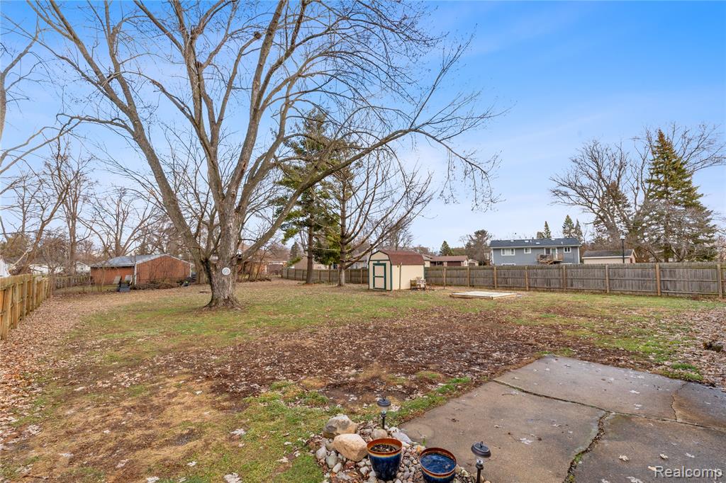 6230 Barker Drive, Waterford, MI 48329 — Photo 28