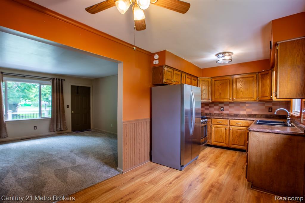4373 Dexel Drive, Burton, MI 48519 — Photo 9