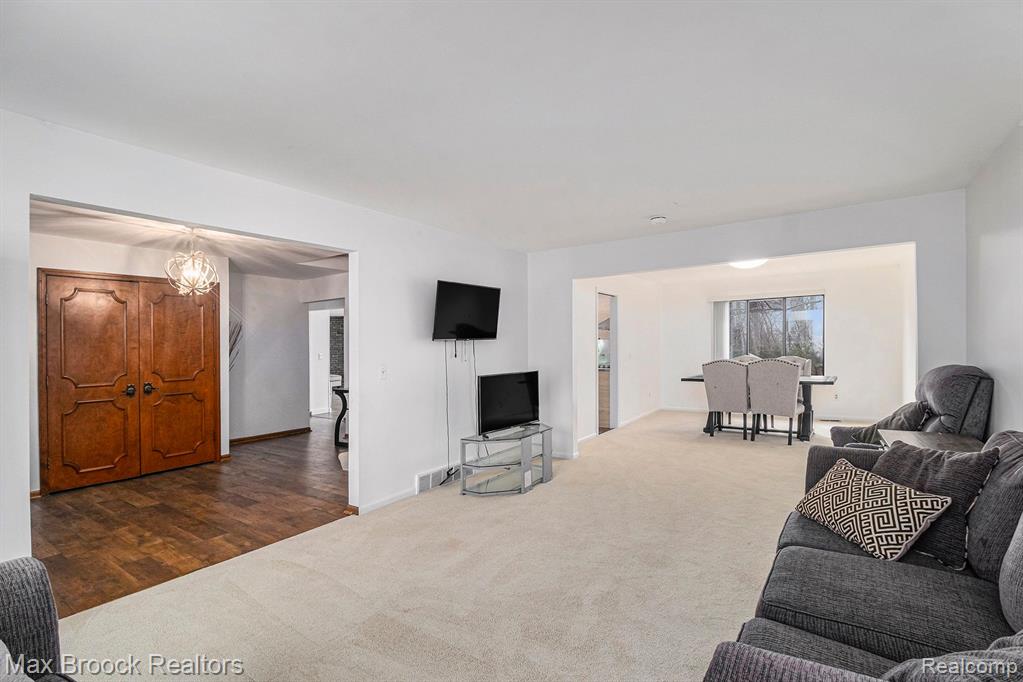 5962 CHERRY CREST Drive, West Bloomfield, MI — Photo 8