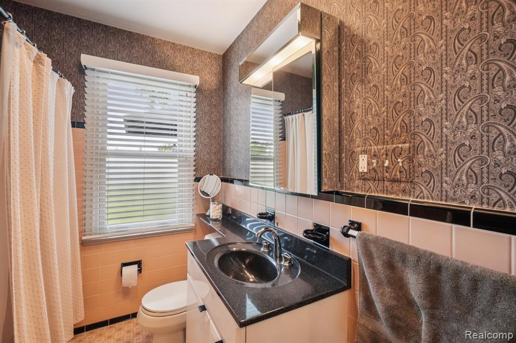 912 Cedar Hill Dr, Royal Oak, MI 48067 — Photo 10