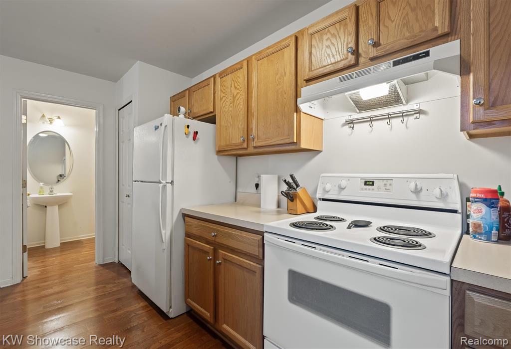 614 Napa Valley Drive, 11, Milford, MI 48381 — Photo 14