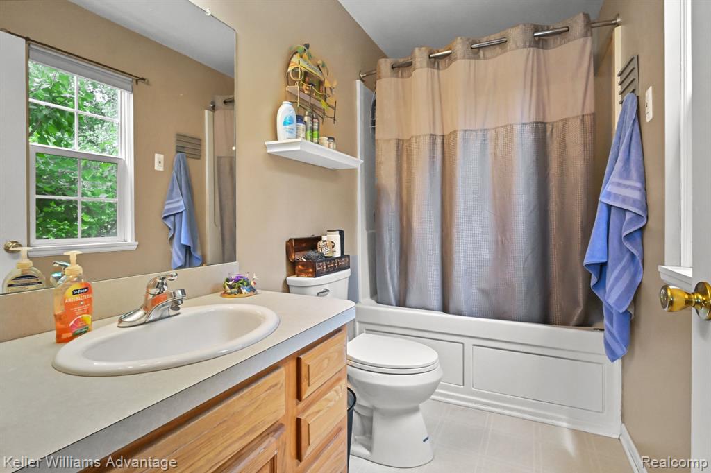 5085 HICKORY Trail, Grand Blanc, MI 48439 — Photo 21