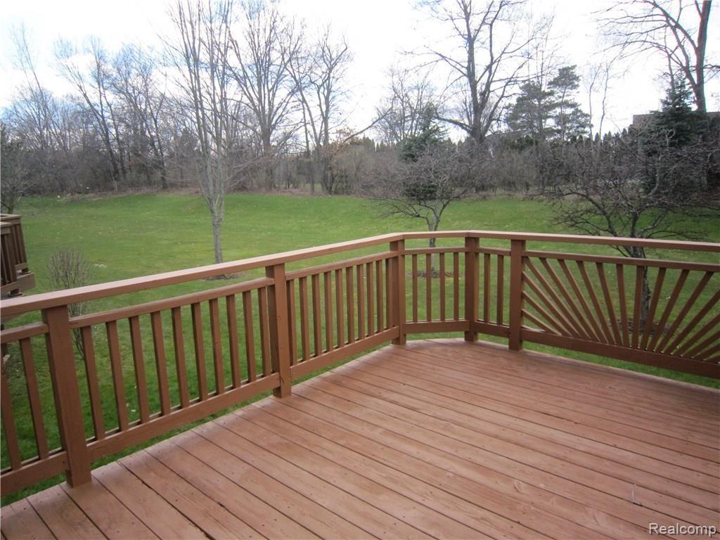 1069 CALPERNIA, Wixom, MI 48393 — Photo 14