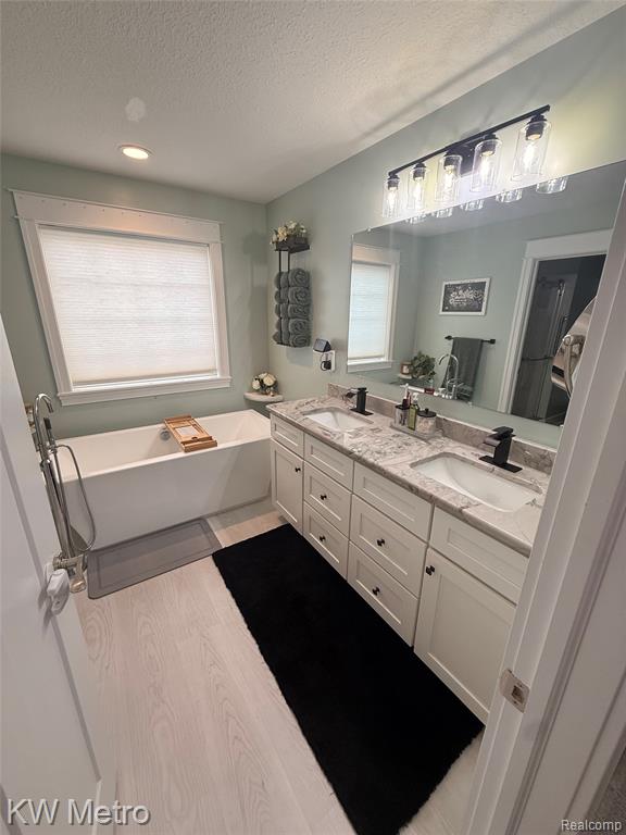 5760 Stone Briar Lane S, Freeland, MI 48623 — Photo 17