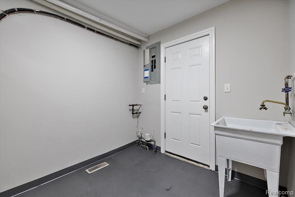 4110 Phillips Avenue, Berkley, MI 48072 — Photo 18