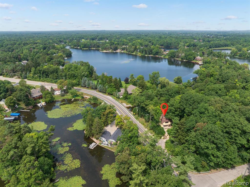 730 Indianwood Road, Lake Orion, MI 48362 — Photo 2