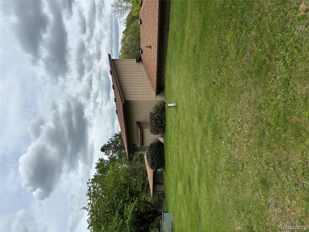 885 Lake Forest Drive, Lapeer, MI 48446 — Photo 9