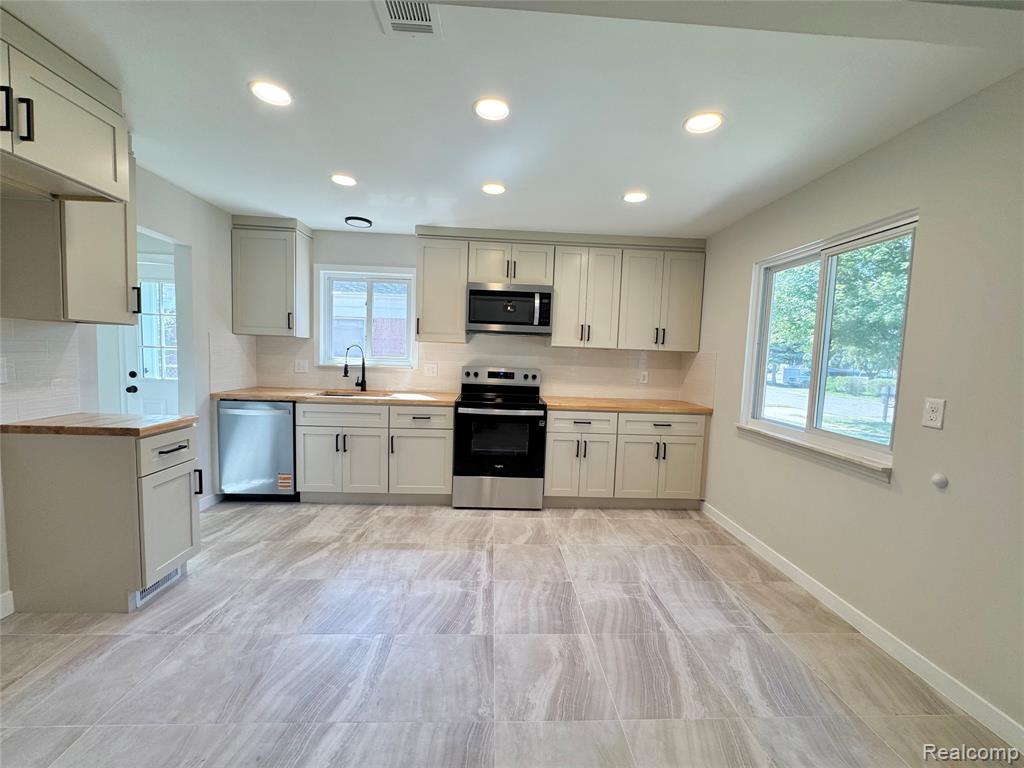 5692 N Globe Street, Westland, MI — Photo 4